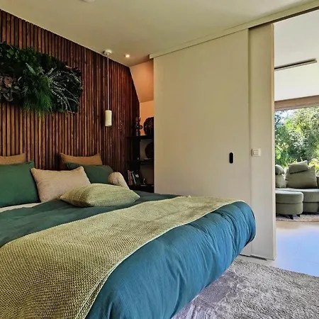 Insolite Miroir Dans La Nature Avec Hottub Et Sauna