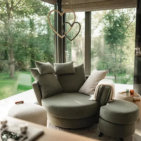 Insolite Miroir Dans La Nature Avec Hottub Et Sauna וילה Ohey